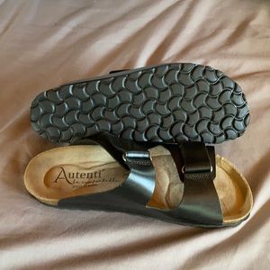 Women’s size 9 Autenti sandles, black